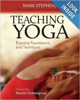 Fundamentos y Técnicas Esenciales de Yoga